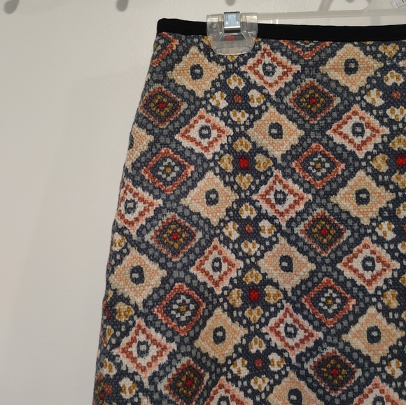 Loft abstract pattern mini skirt in muted fall colors - size 2 - Picture 3 of 10